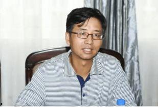 冯小树 资料,从股市奇才到监管焦点，揭秘其跌宕起伏的人生轨迹